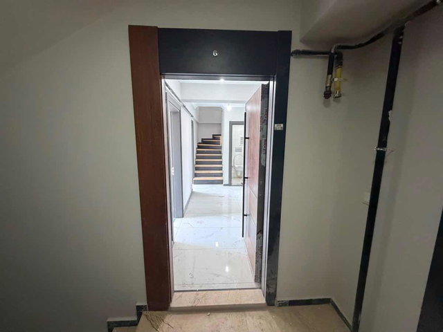 KARTEPE ERTUĞRUL GAZİ MAHALLESİNDE SATILIK 4+1 EĞİMSİZ Ç.DUBLEKS