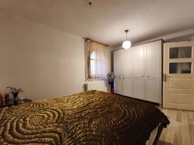 AYVALIK MURATELİ KÖYÜ’NDE EŞYALI, ÖZEL MİMARİLİ 3+1 TAŞ EV KİRALIK