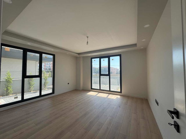 REMAX TEN SİLİVRİ SELİMPAŞA MH GİŞELERE YAKIN SIFIR 2+1 GİRİŞ KAT