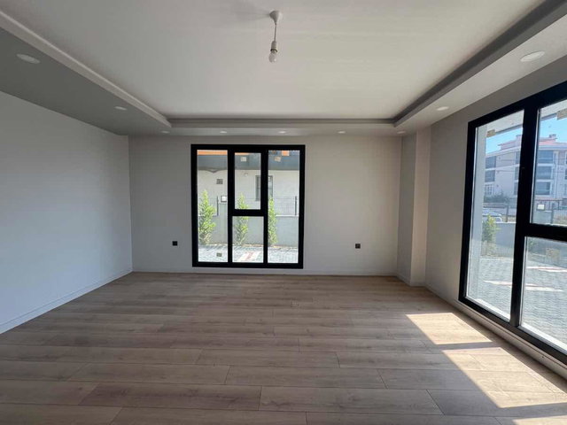 REMAX TEN SİLİVRİ SELİMPAŞA MH GİŞELERE YAKIN SIFIR 2+1 GİRİŞ KAT