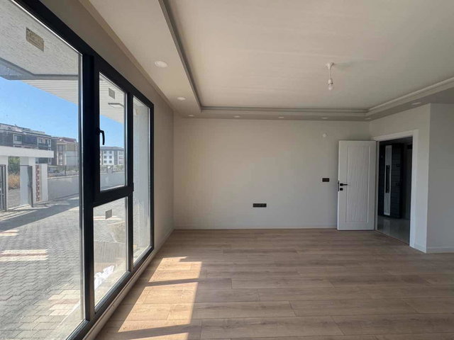 REMAX TEN SİLİVRİ SELİMPAŞA MH GİŞELERE YAKIN SIFIR 2+1 GİRİŞ KAT