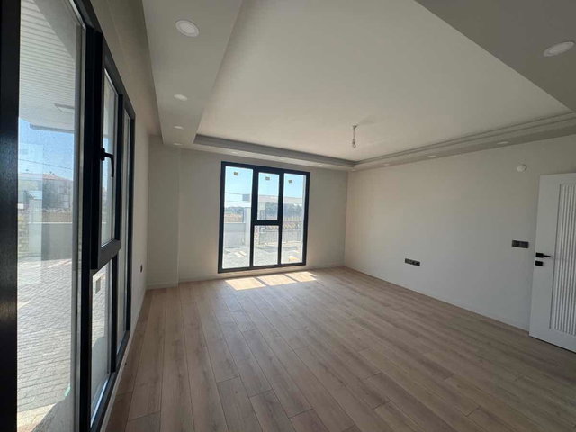 REMAX TEN SİLİVRİ SELİMPAŞA MH GİŞELERE YAKIN SIFIR 2+1 GİRİŞ KAT