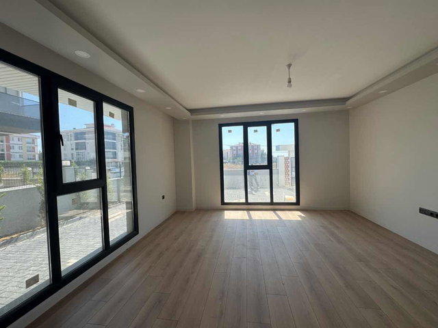 REMAX TEN SİLİVRİ SELİMPAŞA MH GİŞELERE YAKIN SIFIR 2+1 GİRİŞ KAT