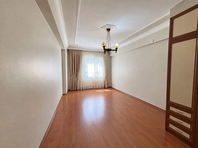 BUCA KOZAĞAÇ MAHALLESİ’NDE ARA KAT 3+1 160 M² SATILIK DAİRE