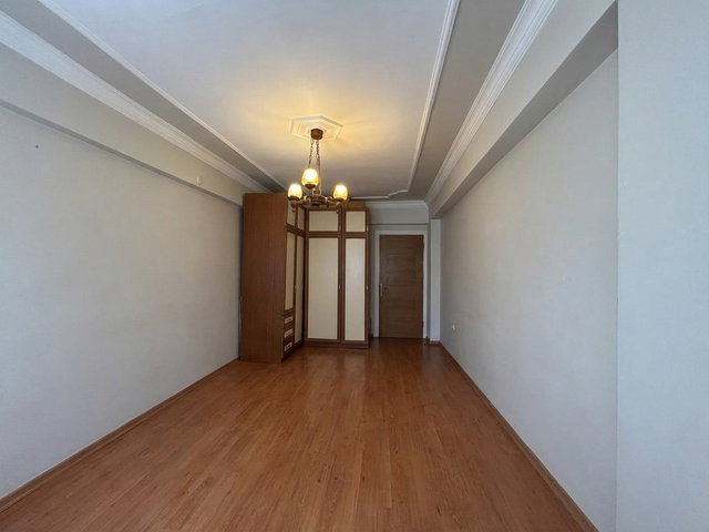 BUCA KOZAĞAÇ MAHALLESİ’NDE ARA KAT 3+1 160 M² SATILIK DAİRE
