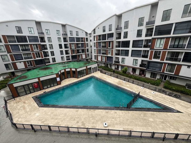 İZMIT PLAJYOLU SEA LIFE SITESINDE 2+1 AÇIK MUTFAK KIRALIK DAIRE