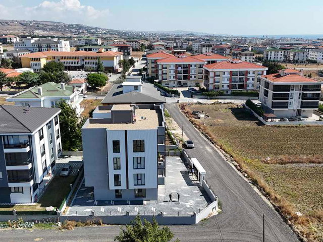 REMAX TEN SİLİVRİ SELİMPAŞA MH GİŞELERE YAKIN SIFIR MANZARALI 2+1