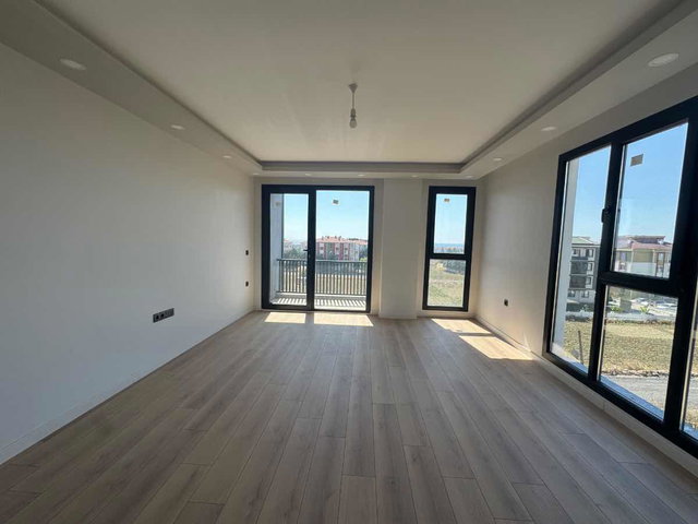 REMAX TEN SİLİVRİ SELİMPAŞA MH GİŞELERE YAKIN SIFIR MANZARALI 2+1