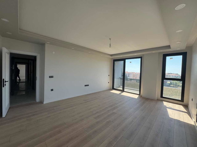 REMAX TEN SİLİVRİ SELİMPAŞA MH GİŞELERE YAKIN SIFIR MANZARALI 2+1