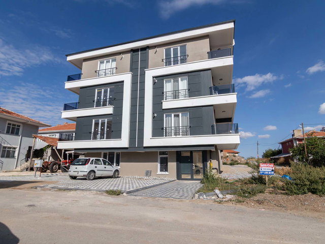 ÇUBUK-DUMLUPINAR MAHALLESİ • AYBÜ’YE SADECE 1 KM • ARA KAT 2+1• KİRALIK DAİRE