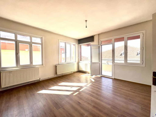 BÜYÜKÇEKMECE’DE ATATÜRK MAHALLESİ GENİŞ 2+1 | 95 M² NET | BALKONLU