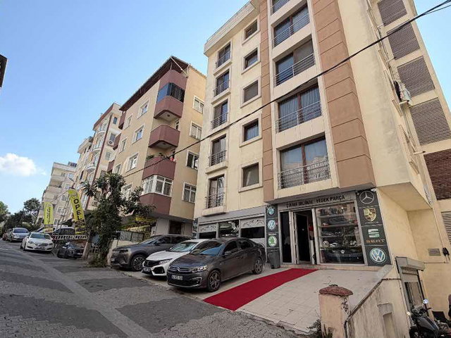 İÇERENKÖY'DE METRO YAKINI 2+1 SATILIK DAİRE