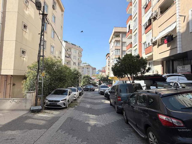 İÇERENKÖY'DE METRO YAKINI 2+1 SATILIK DAİRE
