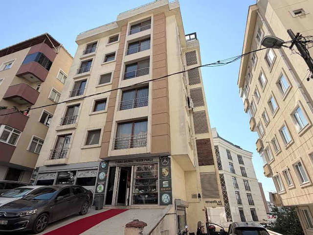 İÇERENKÖY'DE METRO YAKINI 2+1 SATILIK DAİRE