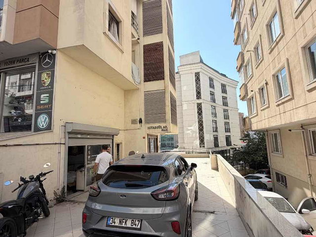İÇERENKÖY'DE METRO YAKINI 2+1 SATILIK DAİRE