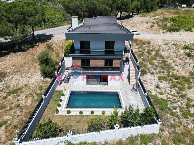 ŞİLE KARACAKÖY’DE PLAJA YAKIN MÜSTAKIL SIFIR 5+2  TRİPLEKS VILLA