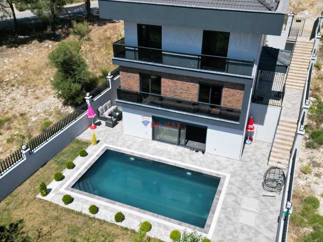 ŞİLE KARACAKÖY’DE PLAJA YAKIN MÜSTAKIL SIFIR 5+2  TRİPLEKS VILLA