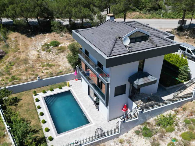 ŞİLE KARACAKÖY’DE PLAJA YAKIN MÜSTAKIL SIFIR 5+2  TRİPLEKS VILLA