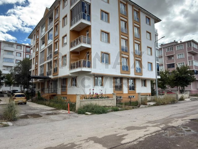 RE/MAX LACİVERT'TEN ETÜ YOLUNDA SATILIK 3+1 DAİRE