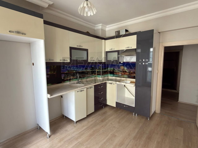 RE/MAX LACİVERT'TEN ETÜ YOLUNDA SATILIK 3+1 DAİRE
