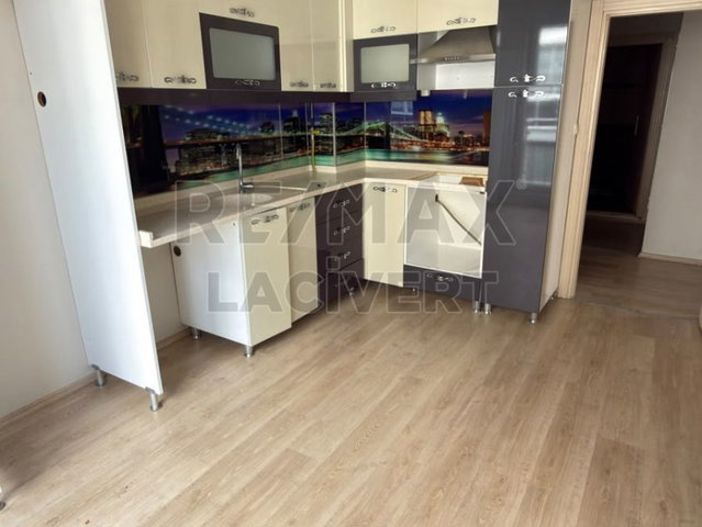 RE/MAX LACİVERT'TEN ETÜ YOLUNDA SATILIK 3+1 DAİRE