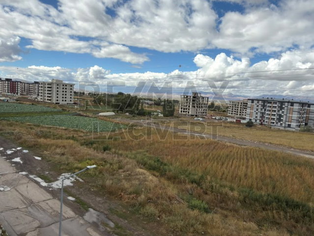 RE/MAX LACİVERT'TEN ETÜ YOLUNDA SATILIK 3+1 DAİRE