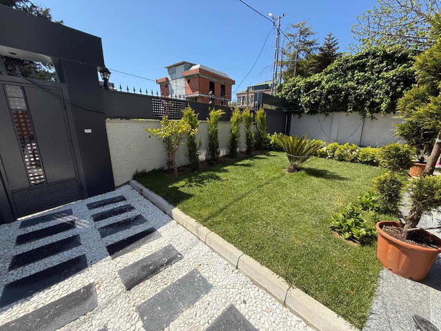REMAX STREET'TEN BEYLİKDÜZÜ'NDE DENİZE YAKIN SATILIK LÜKS VİLLA