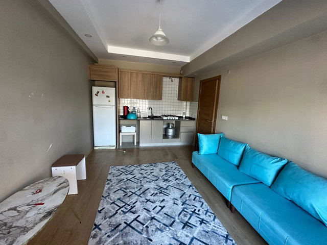 YENİ MAHALLE’DE | YENİ BİNA | EŞYALI 1+1 KİRALIK DAİRE