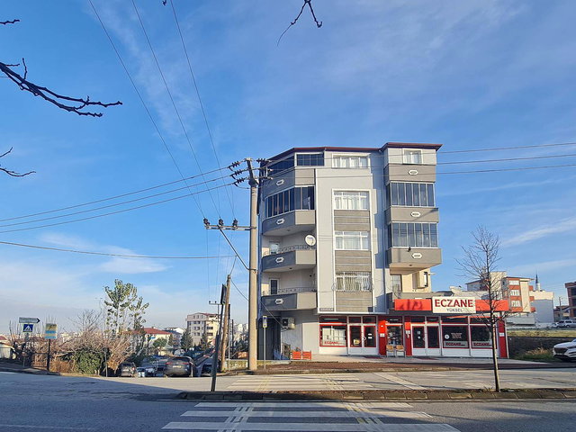 ÇAYIROVA BOSNA CAD. ÜZERI SATILIK GENIŞ 3+1 K.M'LI DAIRE