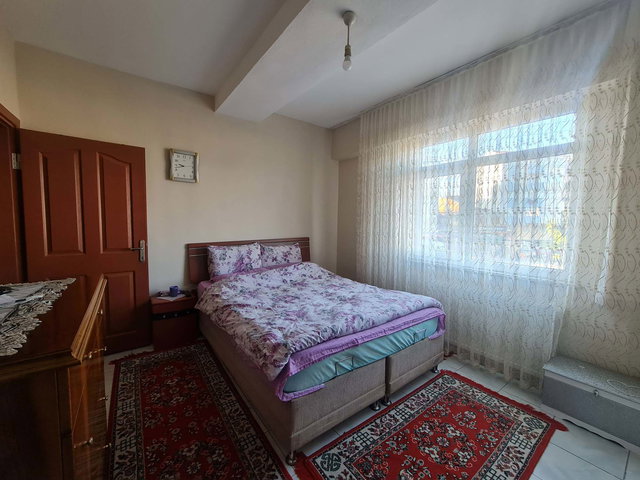 ÇAYIROVA BOSNA CAD. ÜZERI SATILIK GENIŞ 3+1 K.M'LI DAIRE