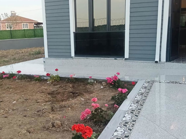 LÜLEBURGAZ'DA SATILIK MÜSTAKİL ARSA İÇERİSİNDE EV