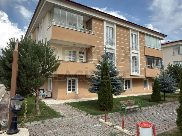 RE/MAX LACİVERT'TEN DADAŞKENT'TE SATILIK 3+1 DAİRE