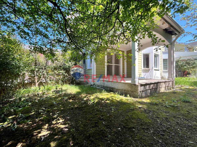 REMAX ÇAKRA' DAN YENIKÖY MERKEZDE SITE İÇI BAHÇELI DUBLEKS VILLA