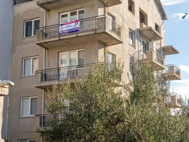 BORNOVA ATATÜRK MAHALLESI’NDE FERAH VE AYDINLIK 3+1 KIRALIKDAIRE