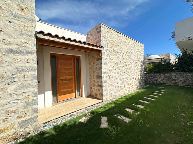 BODRUM BİTEZDE LÜKS BUTİK SİTEDE 5+1 ÖZEL HAVUZLU BAHÇELİ VİLLA