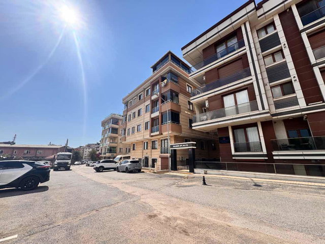 AYDINEVLER'DE DAİREYE ÖZEL BAHÇE KULLANIMLI DAIRE!
