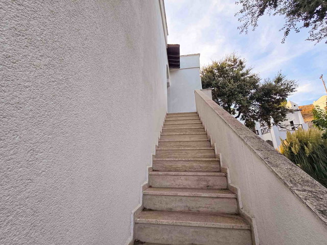 BODRUM MERKEZ’DE MARINA VE KALE MANZARALI, EŞYALI KIRALIK ÜST KAT DAIRE
