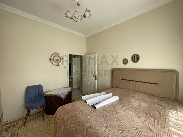 RE/MAX LACİVERT'TEN SANAYI 'DE SATILIK 2+1 DAİRE