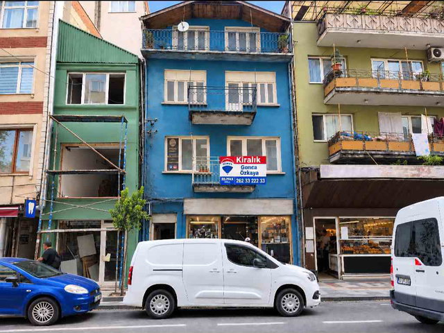 REMAX EFFECT KOCAELİ ŞEHİR MERKEZİNDE İÇİ YAPILI KİRALIK 1+1 ARAKAT DAİRE