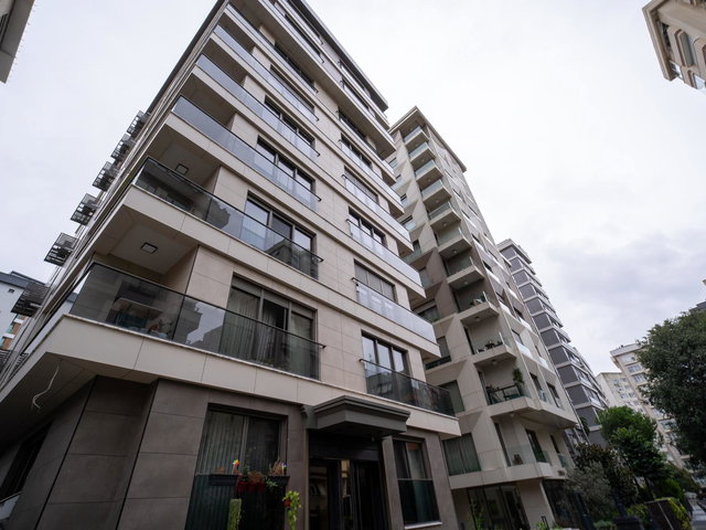 CADDEBOSTAN GÜLİSTAN SOKAK’TA YENİ BİNADA BALKONLU 130 M² NET  3+1 SATILIK DAİRE