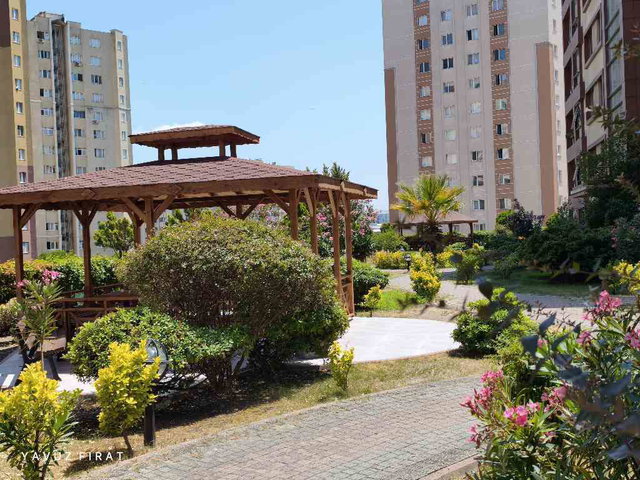 BEYLİKDÜZÜ BARIŞ MH SİTE İÇİNDE 1+1 KİRALIK DAİRE