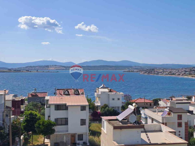 SEFERİHİSAR AKARCA DA SATILIK DENİZ MANZARALI ASANSÖRLÜ DOĞALGAZLI TRİBLEX VİLLA