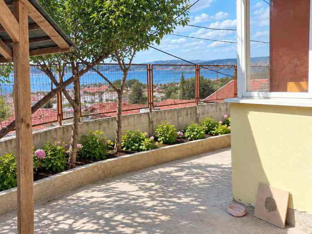 BEYKOZ İNCİRKÖY’DE BAHÇELİ, DENİZ MANZARALI KİRALIK DAİRE