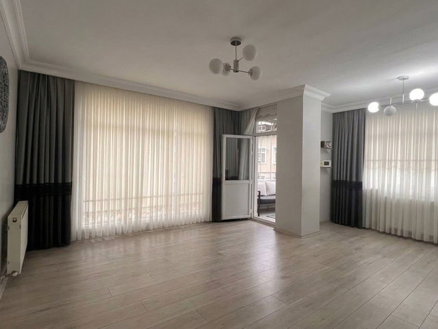 ÇAKMAK MAHALLESİ AŞKIN SOKAK’TA BAKIMLI VE KULLANIŞLI 2+1 DAİRE