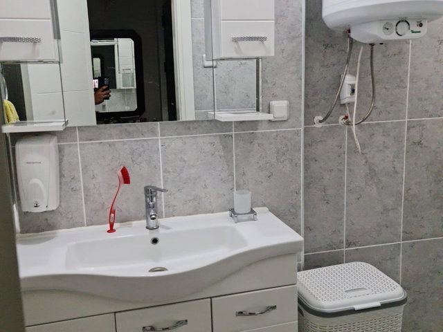 ALTINOVA TATLI SU’DA DENİZE SIFIR BÖLGEDE, SATILIK TRİPLEX VİLLA