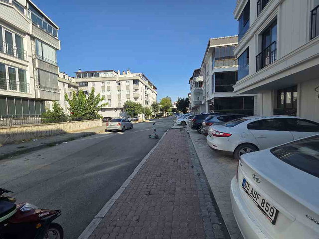 REMAX PARLA DAN TRANVAY ALTI KİRALİK 3+1 DAİRE