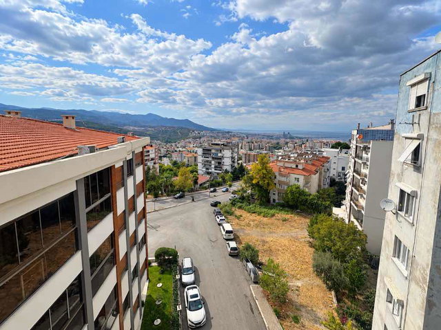KARABAĞLAR TAHSİN YAZICI MAHALLESİ’NDE YENİLENMİŞ 3+1