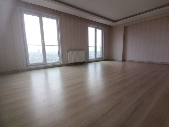 LÜKS SİTE İÇİNDE SATILIK 4,5+1 KÖŞE DAİRE GENİŞ VE MANZARALI