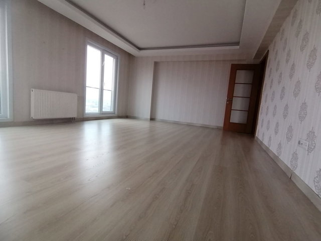 LÜKS SİTE İÇİNDE SATILIK 4,5+1 KÖŞE DAİRE GENİŞ VE MANZARALI