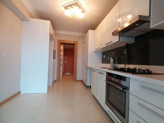 LÜKS SİTE İÇİNDE SATILIK 4,5+1 KÖŞE DAİRE GENİŞ VE MANZARALI